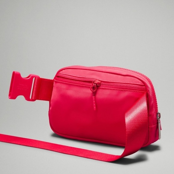 Lululemon Everywhere Belt Bag Lip Gloss Pink Crossbody Bag Nwt - Picture 3 of 5